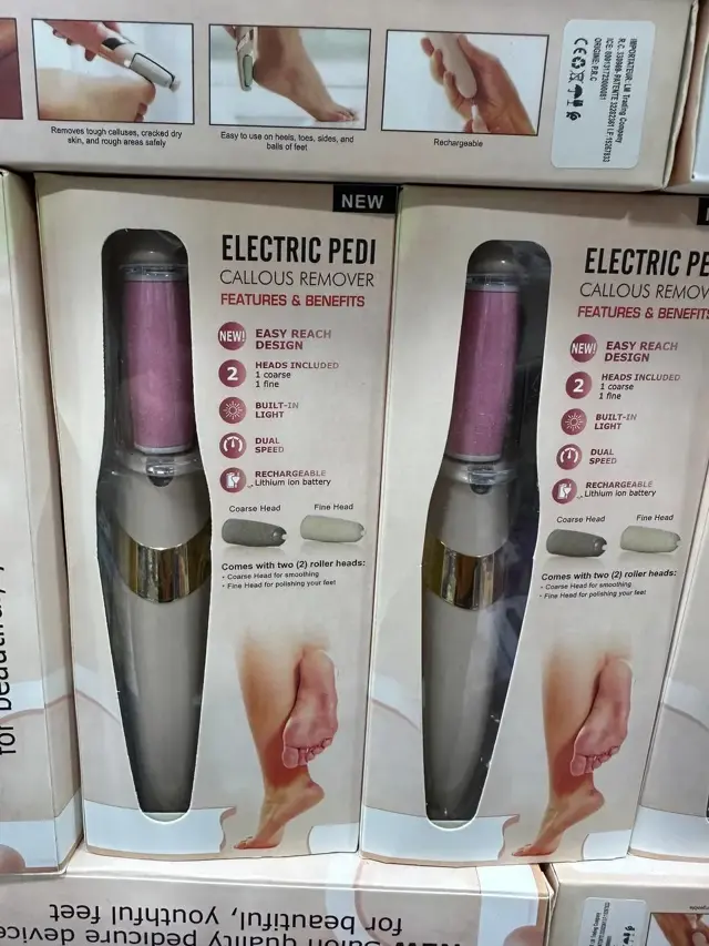 مقشر ومنعم كهربائي للقدمين